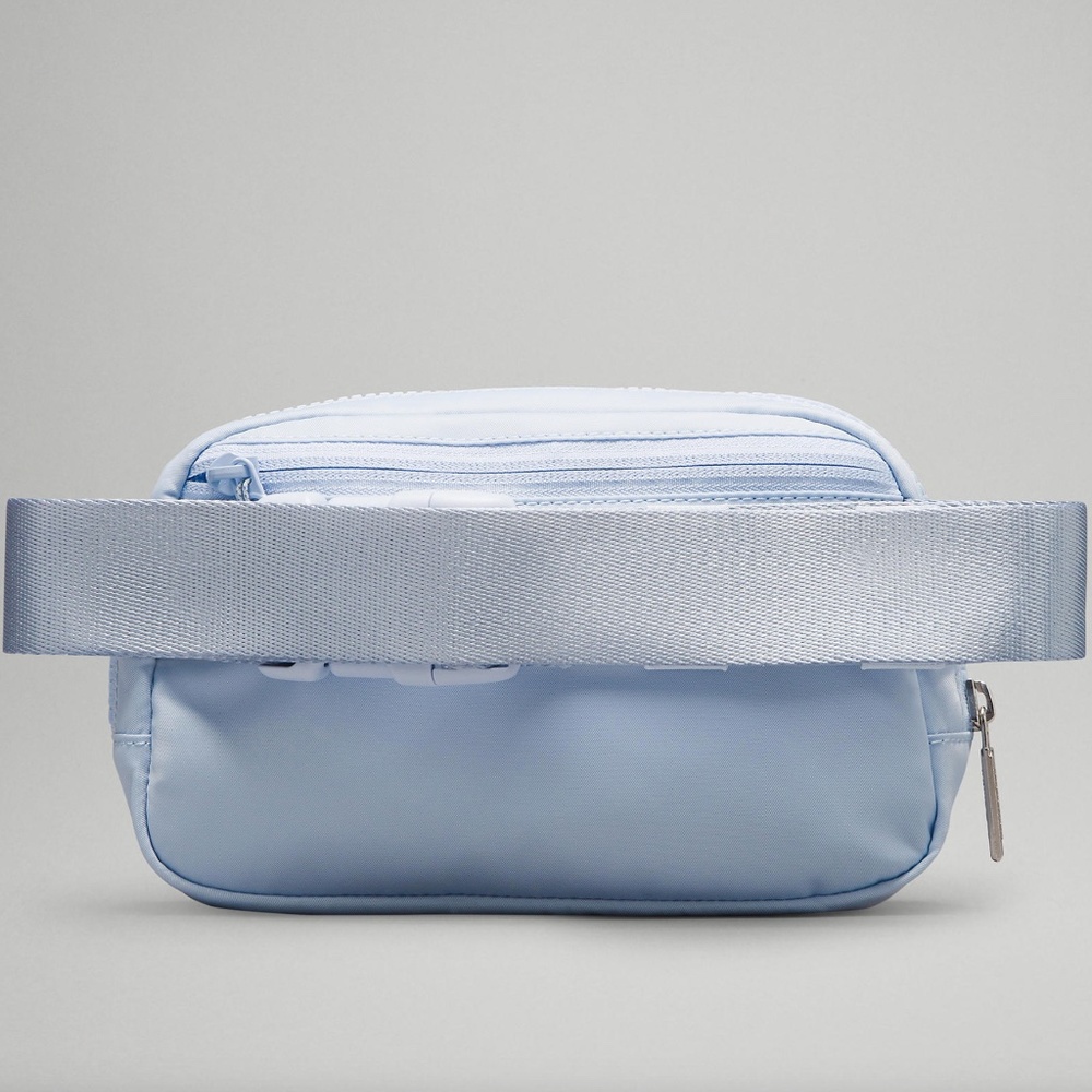 NEW Lululemon Everywhere Belt Bag. Light blue. - Picture 6 of 7